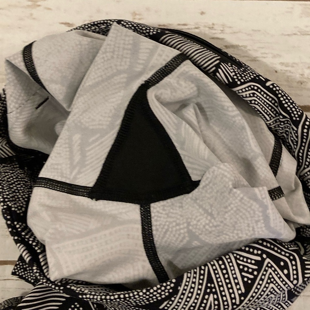 Lululemon Pace Revival Cropped Dottie Tribe Wht/Black With Mesh Panels Leggings - Picture 12 of 12